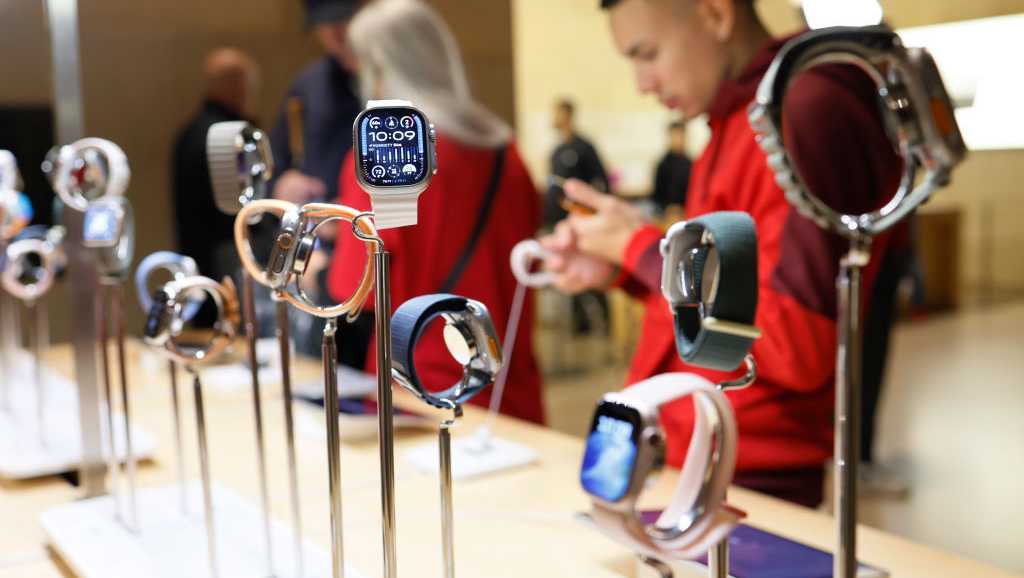 Apple pauses Apple Watch sales. When