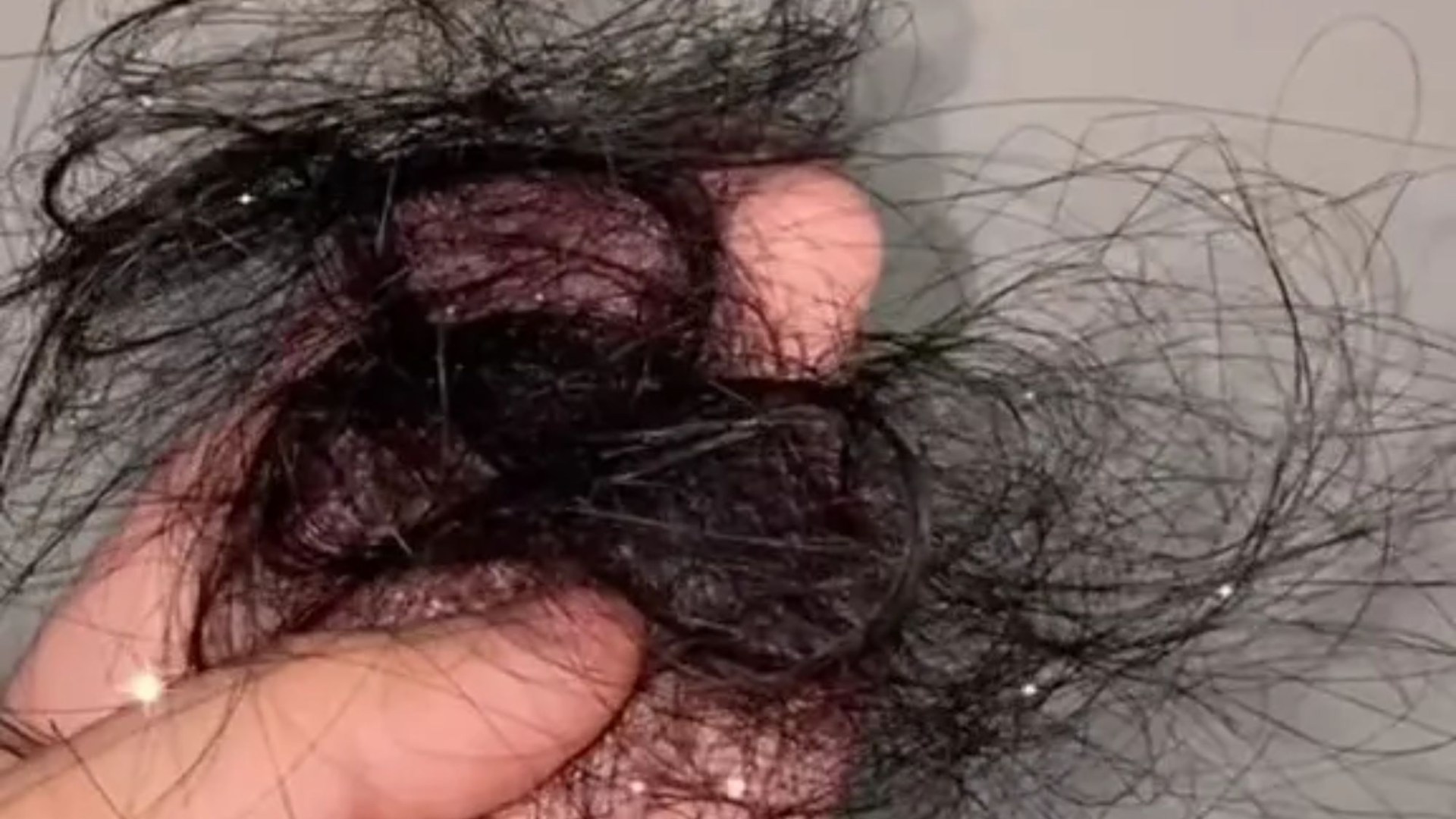 My hair was falling out in clumps – I tried a DIY hack and now people say I have their “dream hair” [Video]