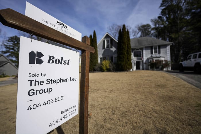 Home sales rose in January as easing mortgage rates, more homes for sale enticed homebuyers [Video]