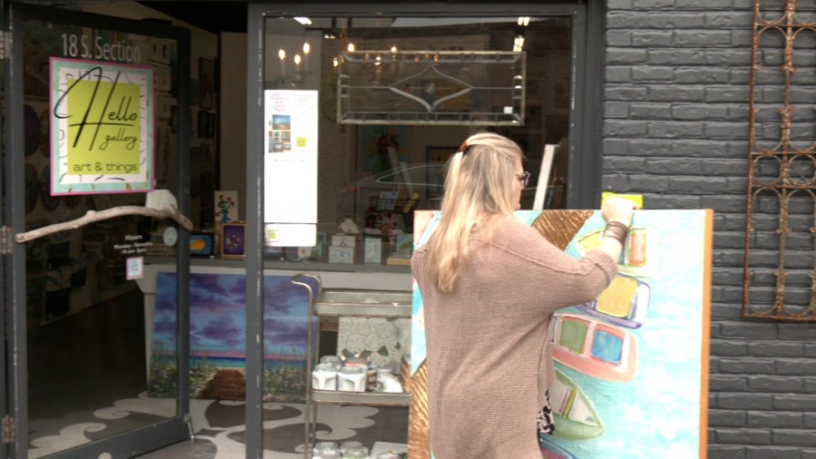 Tourists, artists try to make the best of shorter Fairhope Arts and Crafts festival [Video]