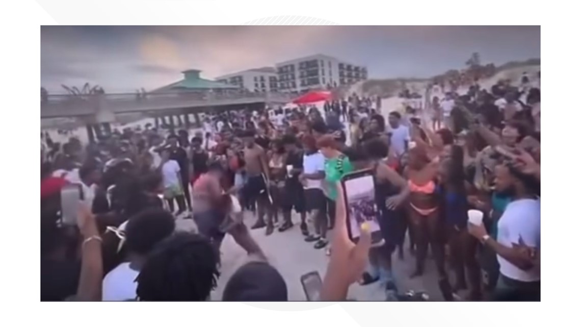 Jax Beach City Council considering ban on large gatherings [Video]