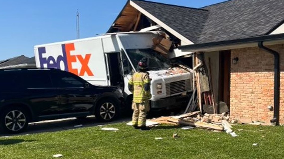 FedEx driver charged with DWI after crashing into Louisiana home [Video]
