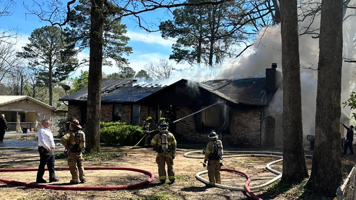 Firefighters work to put out Bryant house fire [Video]