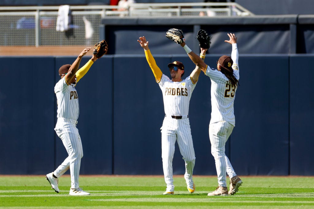 Padres come from behind to beat Giants in home opener [Video]