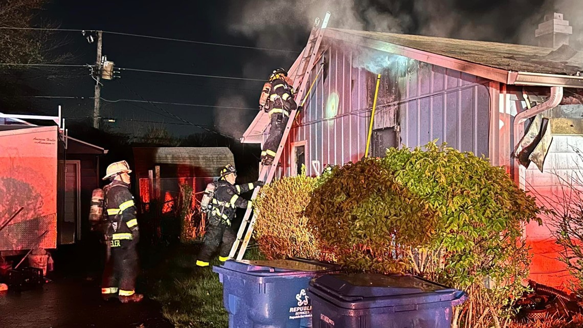 Far east Indianapolis fire displaces 4 adults, 1 child [Video]