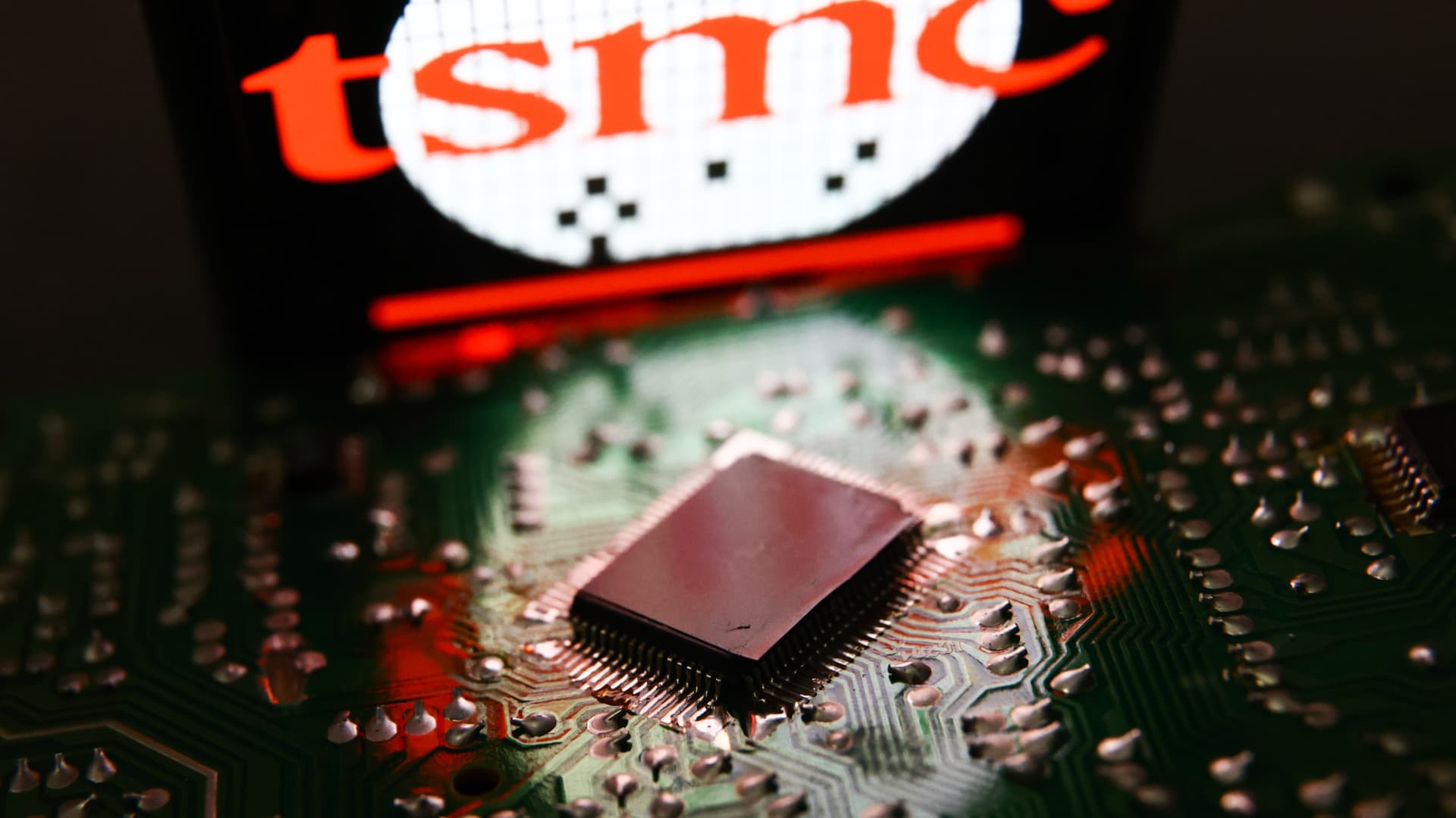 TSMC posts fastest monthly revenue growth since 2022 on AI chip boom [Video]