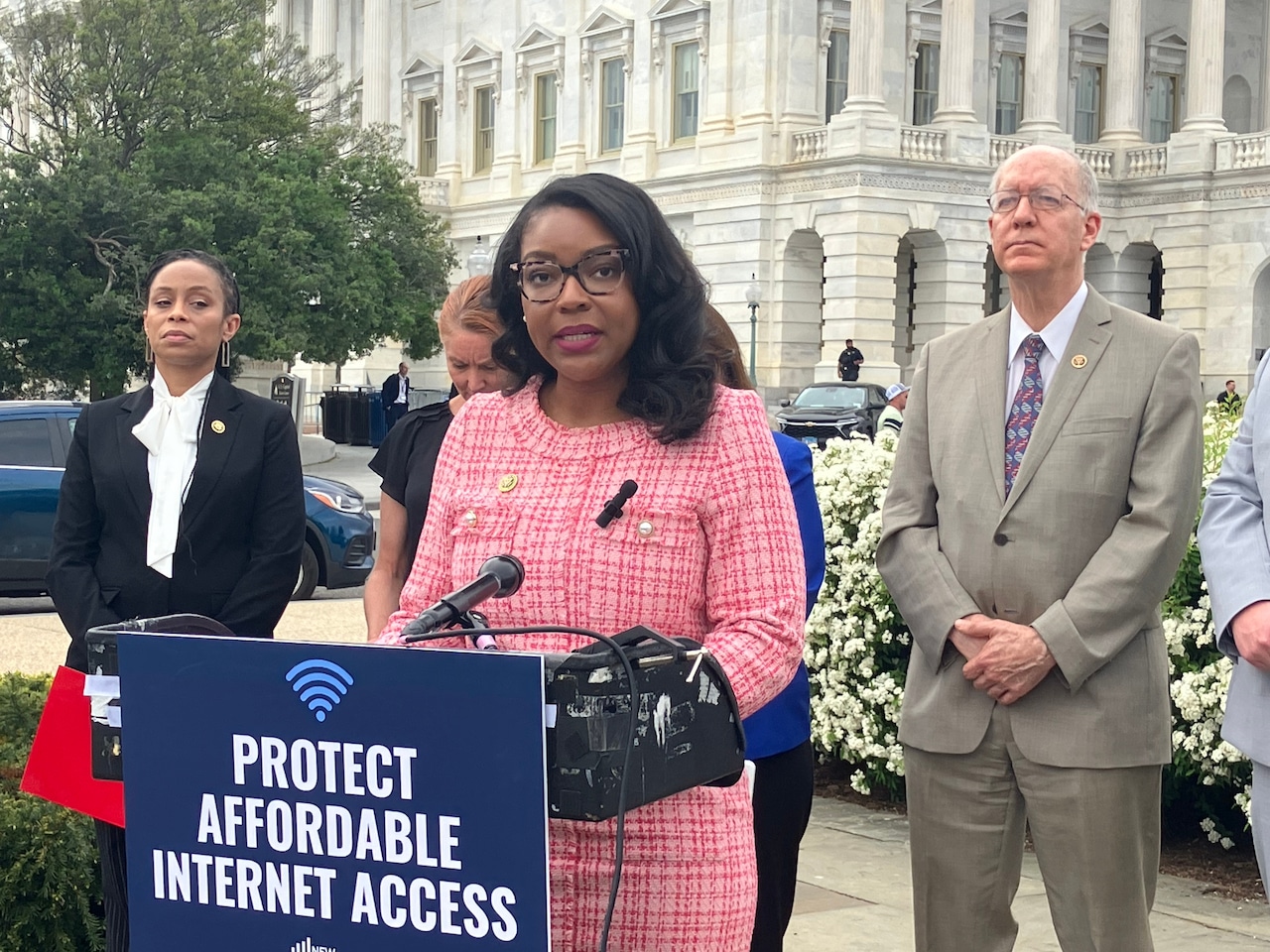 Ohio Congress members seek extension of broadband internet subsidies for consumers [Video]
