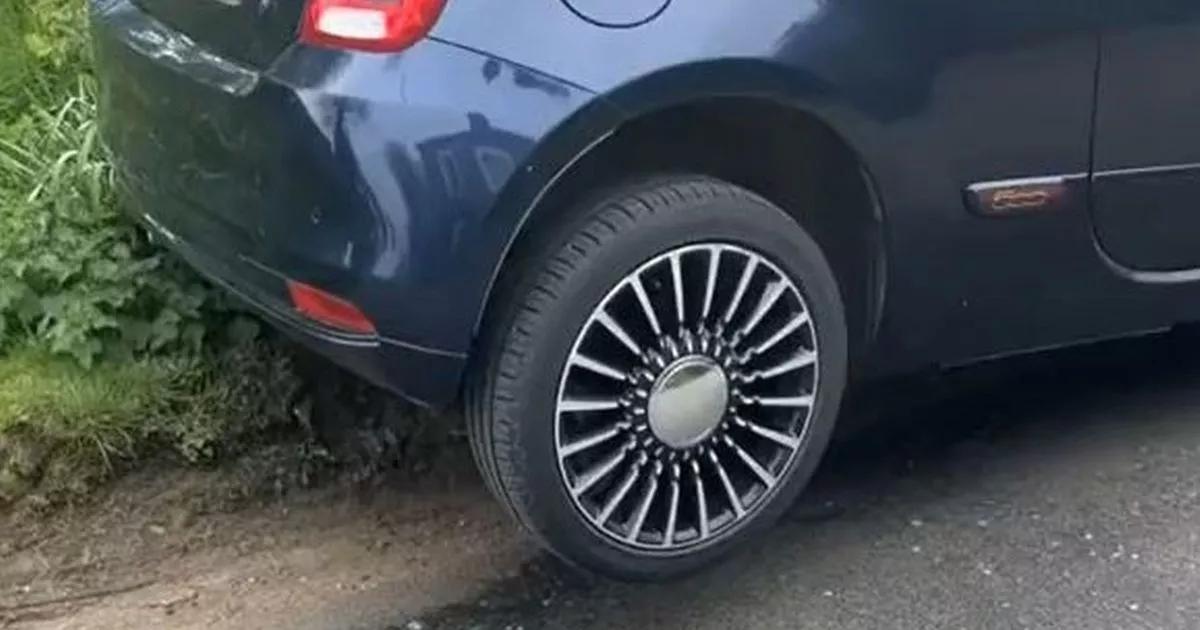 Eagle-eyed tradesman captures hilarious parking fail on video