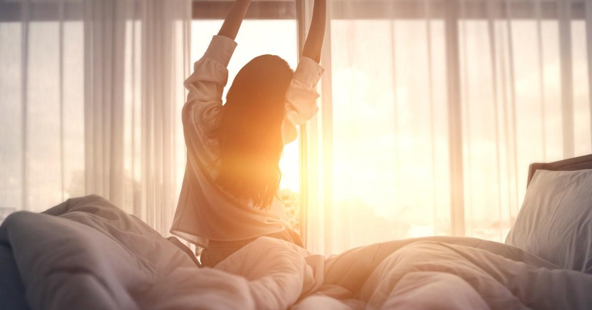 The SHINE technique can help you feel more awake in the morning [Video]
