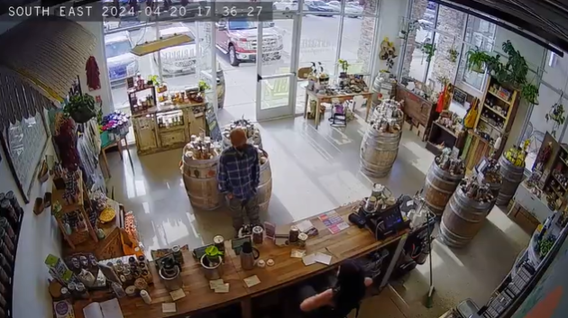 Albuquerque Uptown business robbed twice at knifepoint this month [Video]