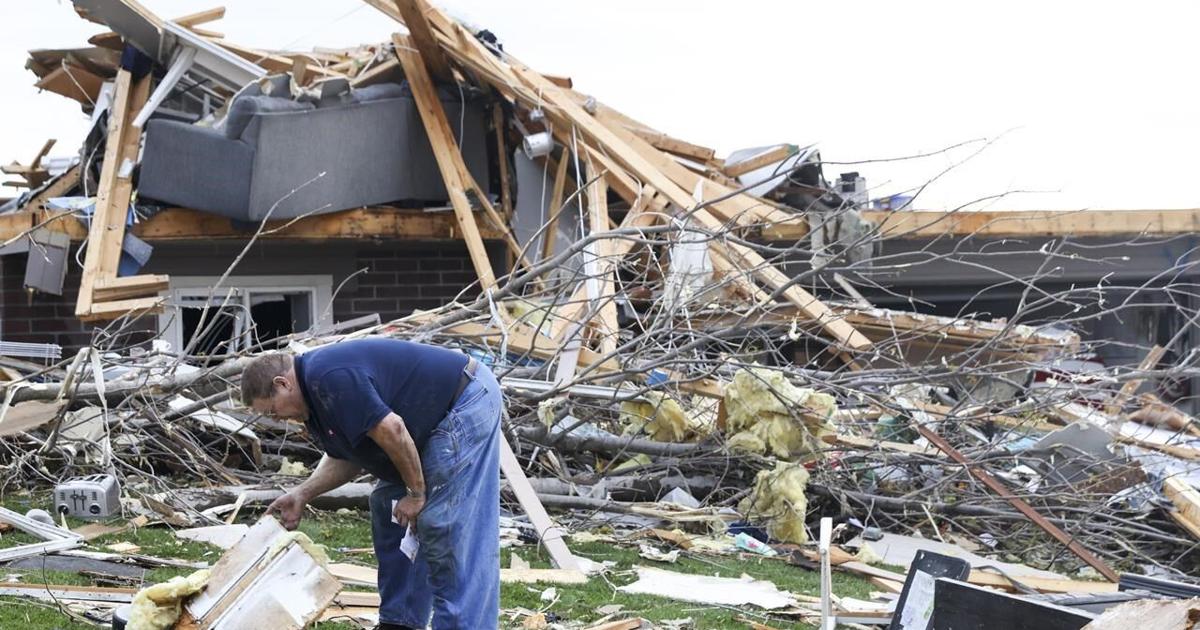 Residents begin going through the rubble after tornadoes hammer parts of Nebraska and Iowa [Video]