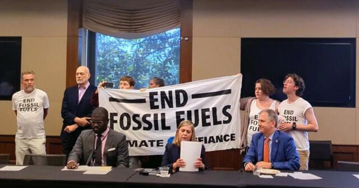 Climate activists ramp up pressure on Citigroup to halt fossil fuel funding [Video]