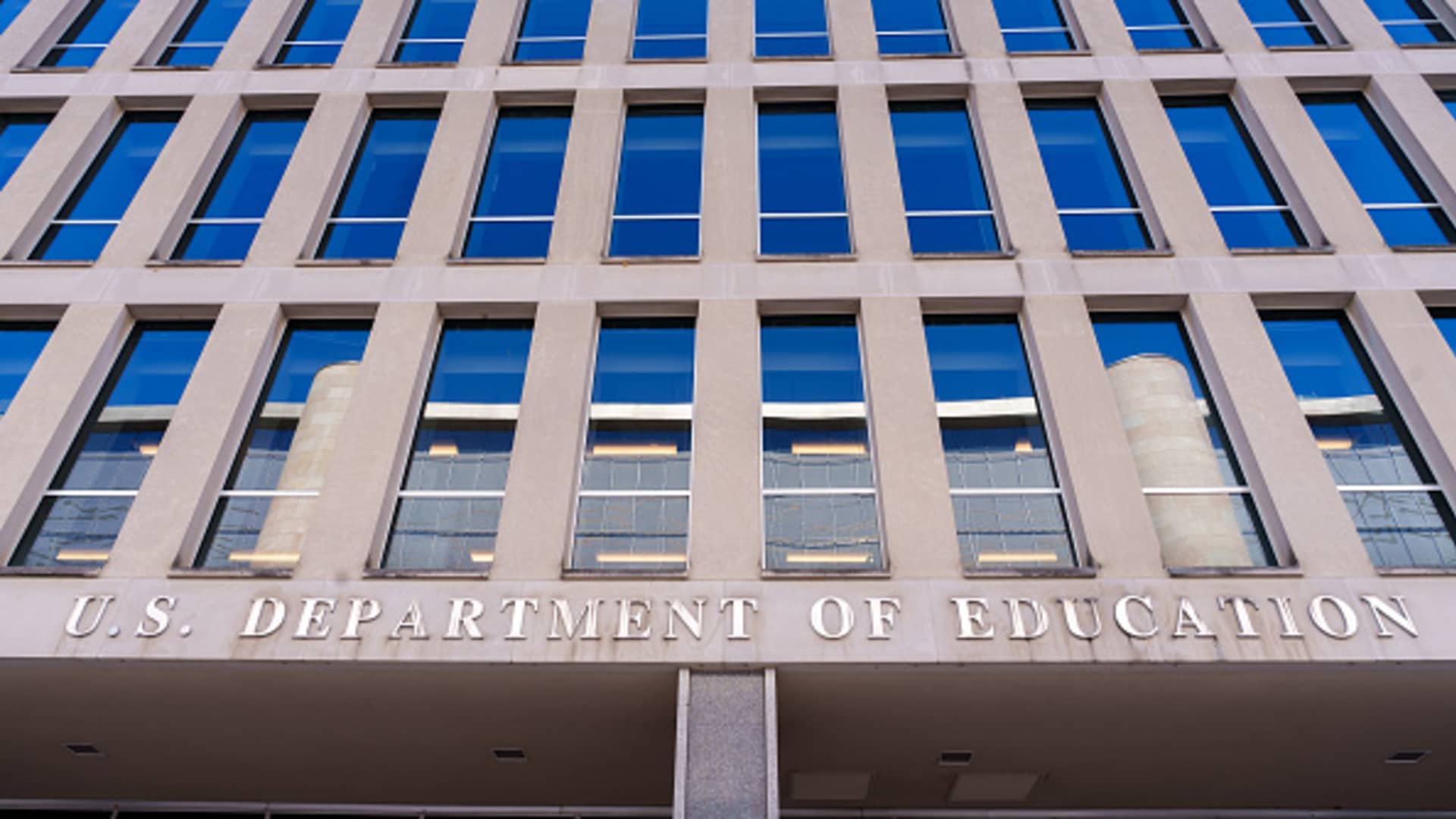 Education Dept. will transfer some student loan borrowers to a new servicer [Video]
