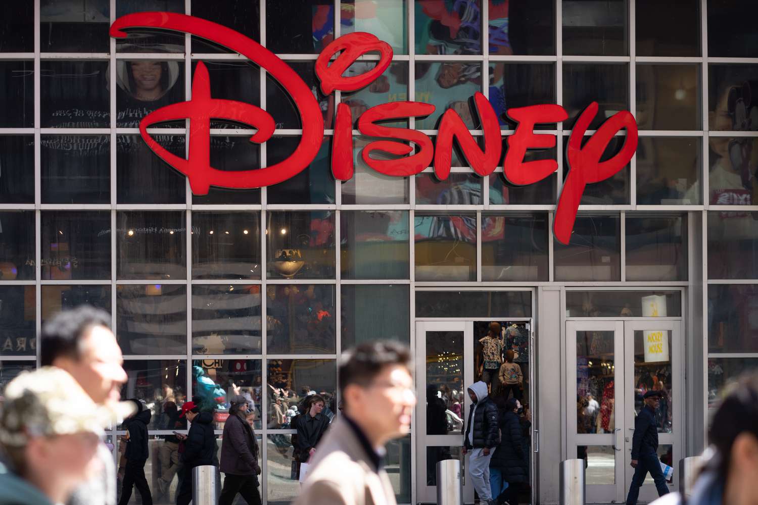 What You Need To Know Ahead of Disney’s Earnings Report Tuesday [Video]