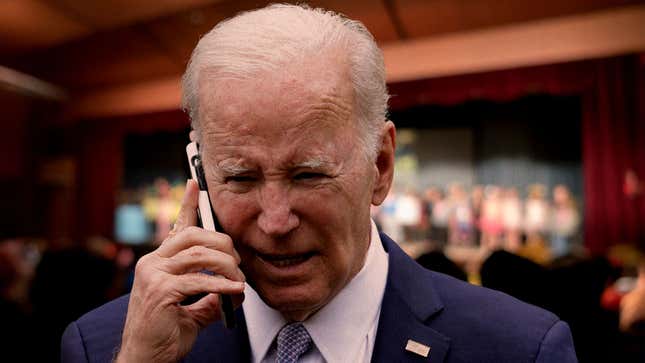 Nation Disappointed After Biden Answers Business Call During Big Recital  U-S-NEWS.COM [Video]