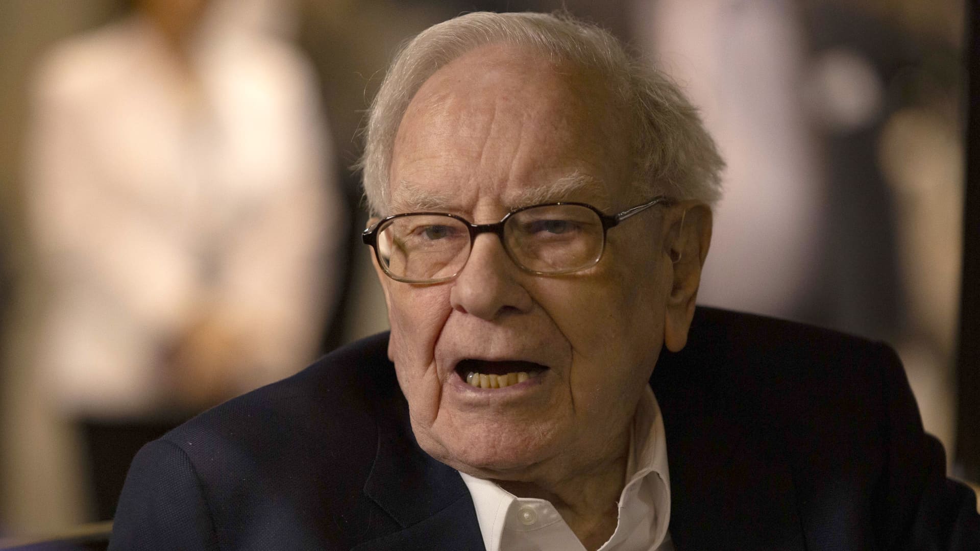 Warren Buffett says AI scamming will be the next big ‘growth industry’ [Video]