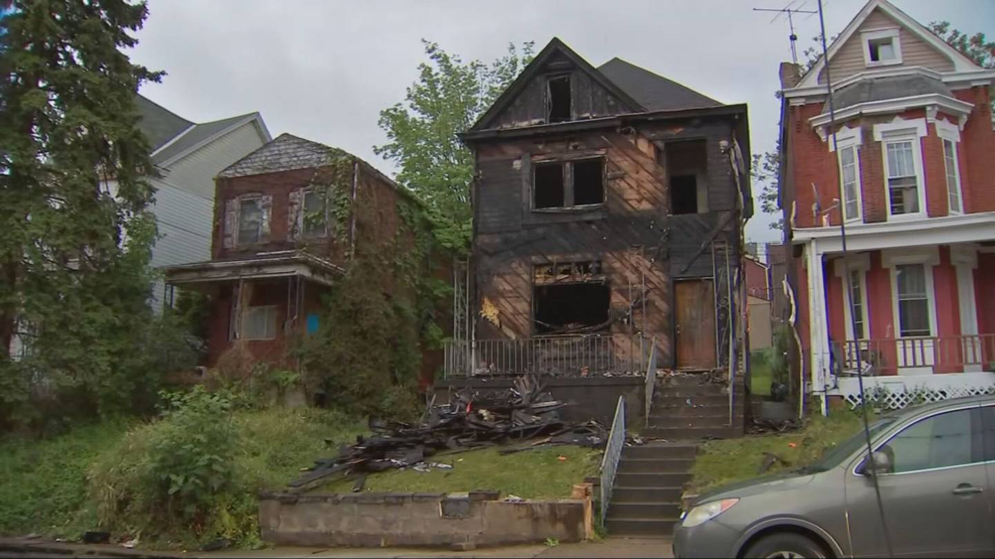 Woman accused of starting house fire in Knoxville that injured 2 firefighters  WPXI [Video]