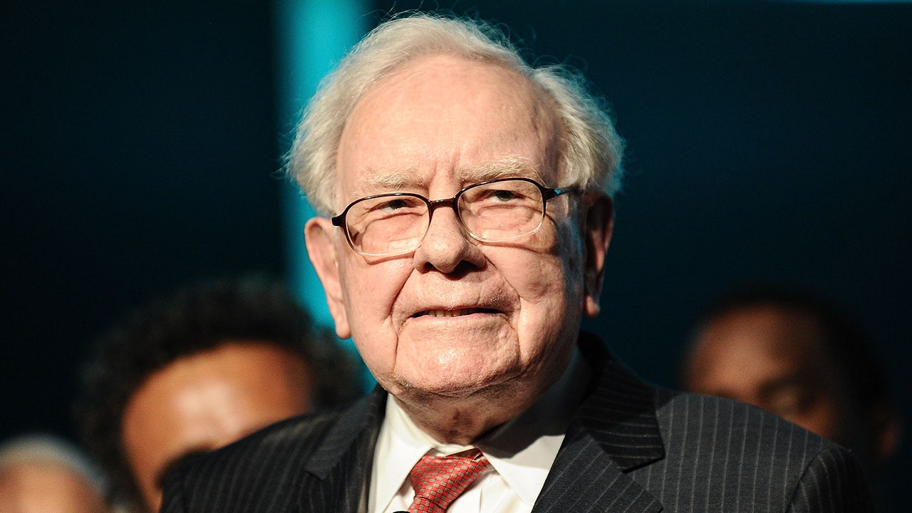 Warren Buffett compares AI to nuclear weapons, warns of scamming potential [Video]