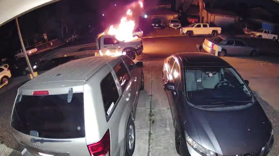 4 tow trucks torched in East Bay [Video]