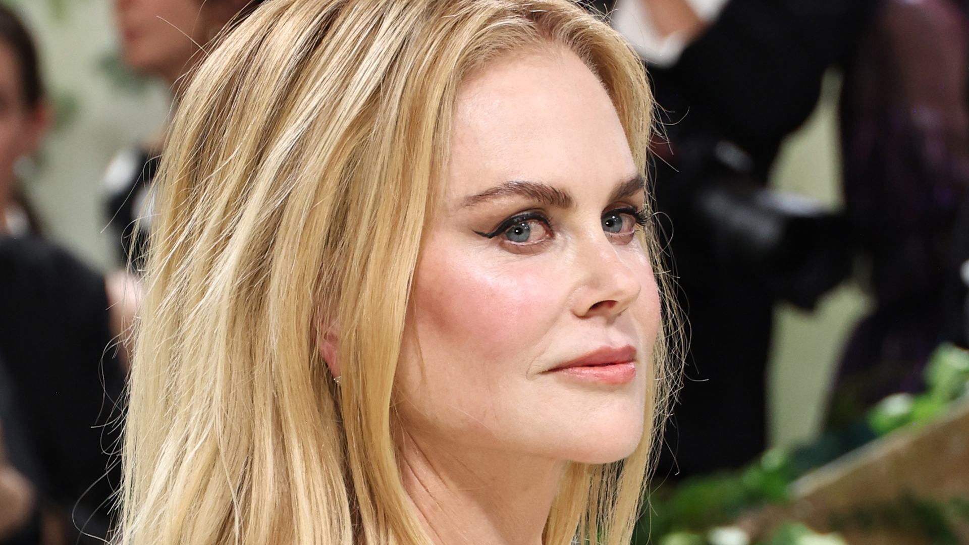 Nicole Kidman’s fave hair growth serum that made her locks ‘noticeably less frizzy’ – shoppers say it’s a ‘must-have’ [Video]