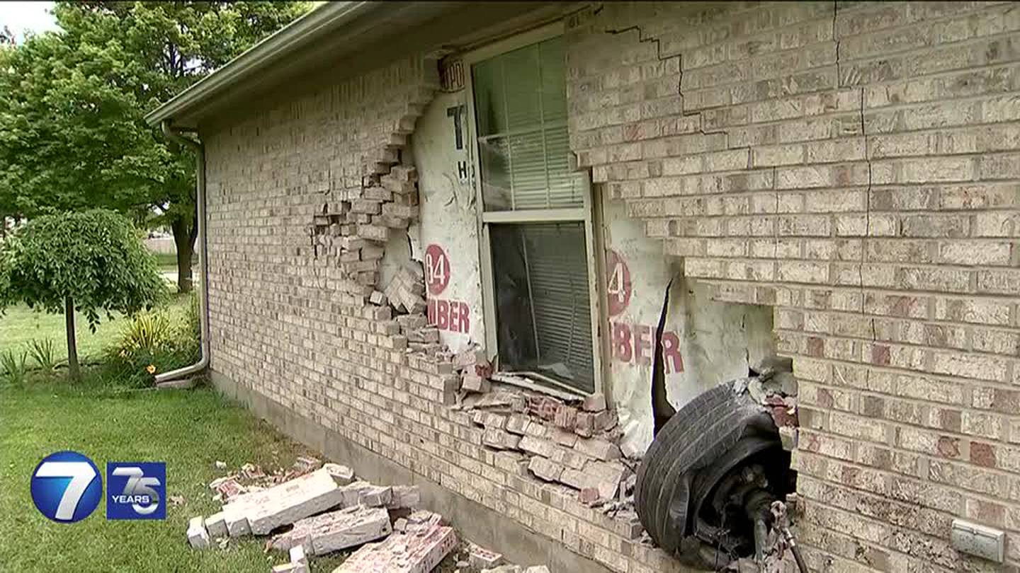 Car slams into Troy home; At least 1 person in custody  WHIO TV 7 and WHIO Radio [Video]