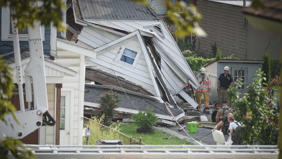 House collapses in Syracuse, New York, injuring 11 people [Video]