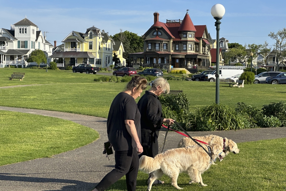 On wealthy Marthas Vineyard, costly housing is forcing workers out and threatening public safety [Video]