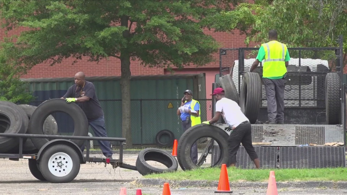 Raleigh Neighborhood cleanup day with Dumpster Day [Video]