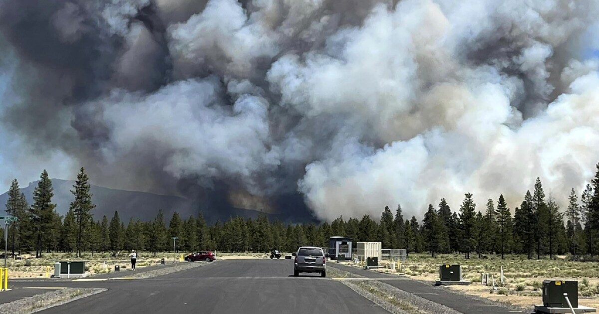 Evacuations urged in central Oregon as ‘Darlene 3’ wildfire spreads rapidly [Video]