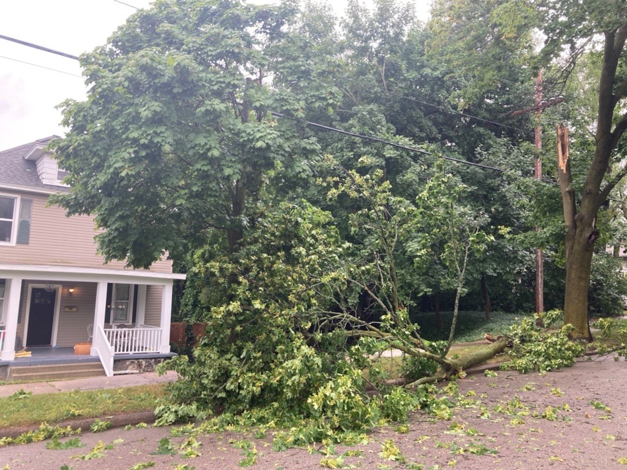 West Michigan crews clear roads, fight house fire after severe thunderstorm [Video]