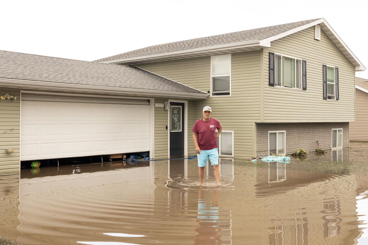 Sioux City police tell residents to stay out of floodwaters [Video]