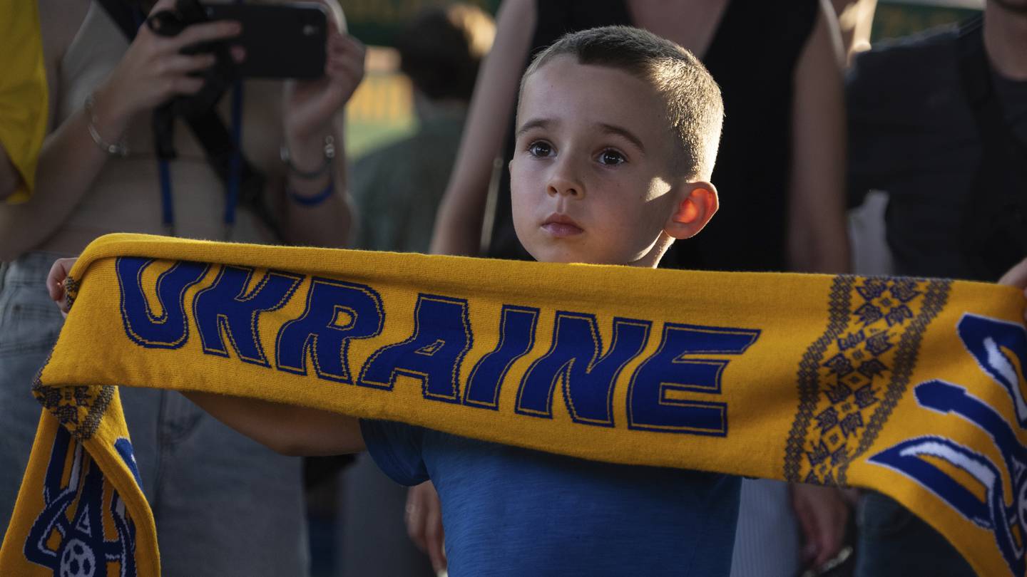 In a Kyiv market, Ukrainians take heart from team’s inspiring play at Euro 2024  WPXI [Video]