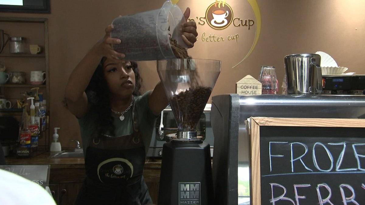 Teen entrepreneur operates incredible Chicago coffee shop  NBC Chicago [Video]