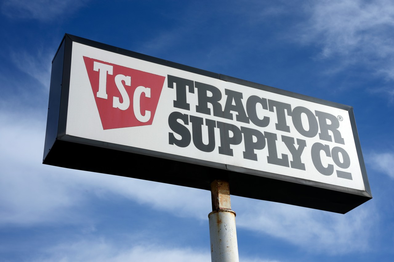 Tractor Supply is ending DEI and climate efforts after conservative backlash online | KLRT [Video]