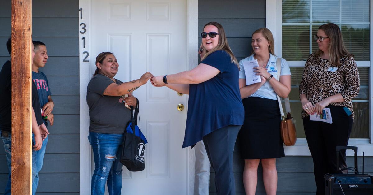 Bryan family receives new home from Habitat for Humanity [Video]