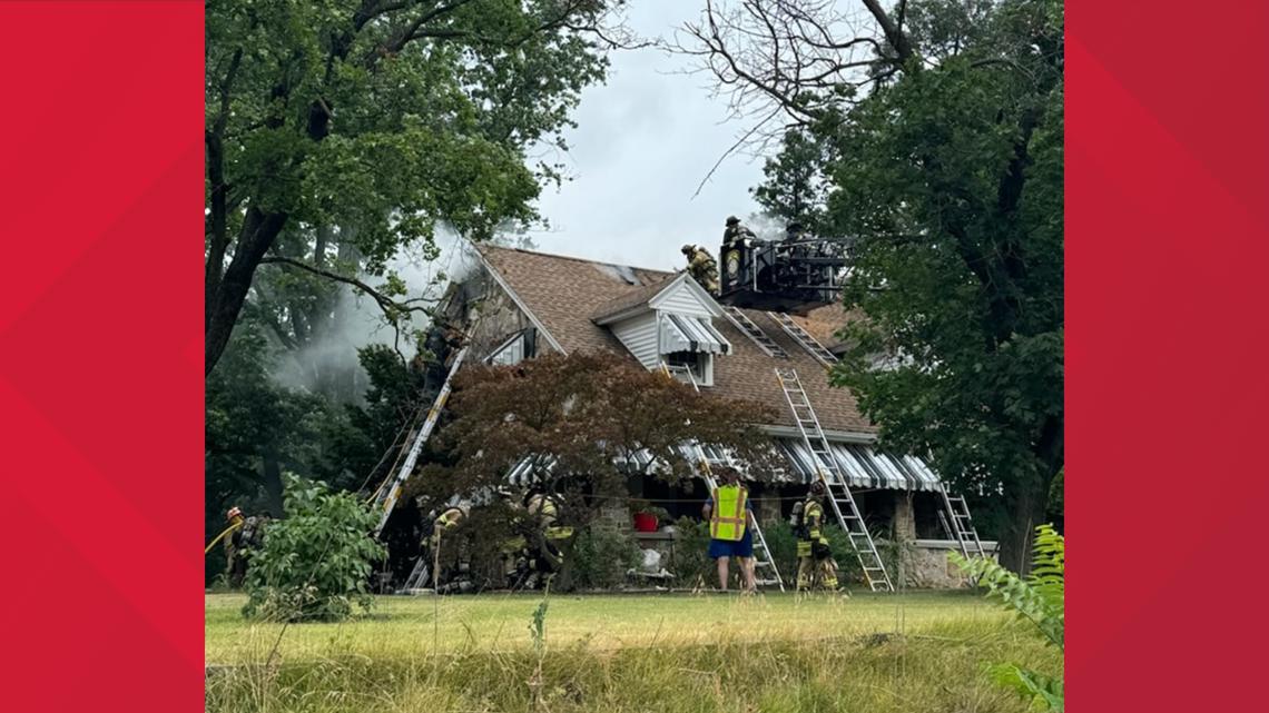 Franklin Co. house fire, 2 rescued [Video]