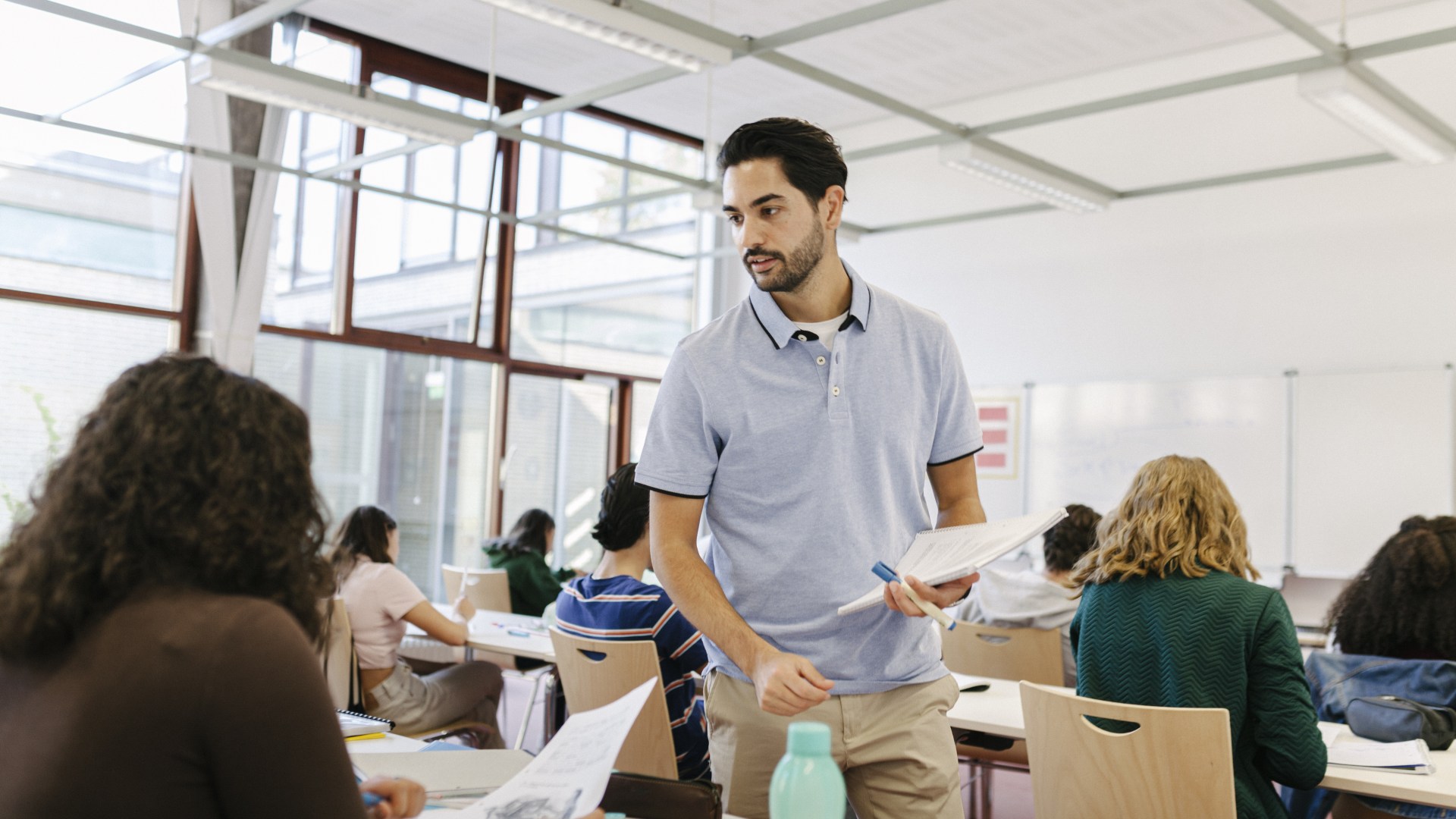 From anxious kids to moaning parents & Labour set to overwhelm state schools – teachers have it harder than ever before [Video]