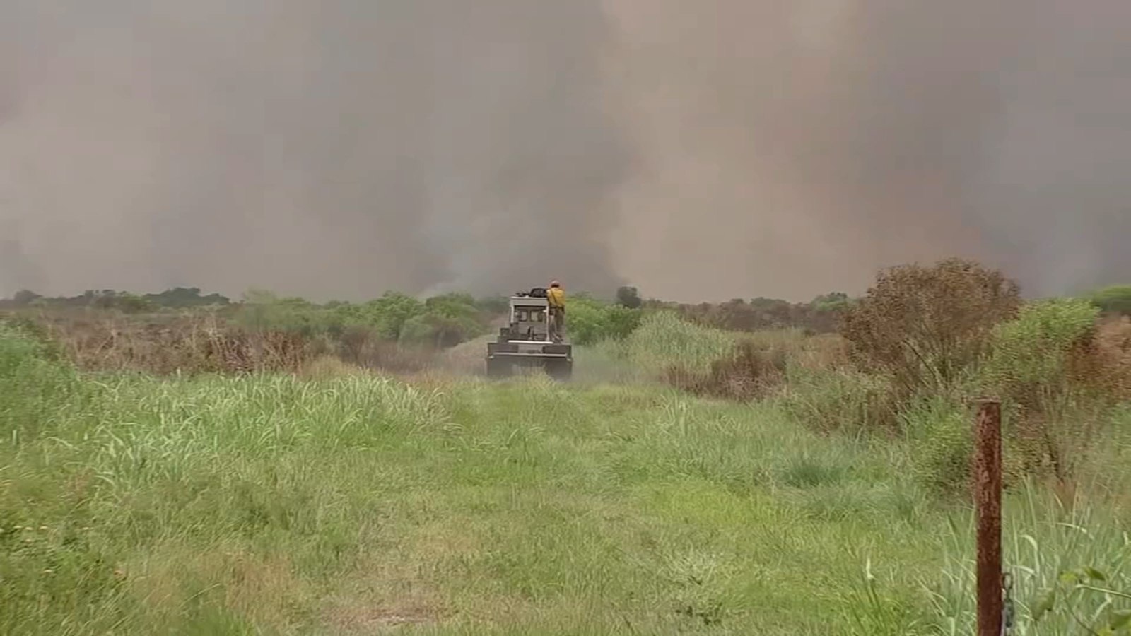 Brazoria County wildfire: Crews working to put out 2,500-acre fire burning on National Wildlife Refuge near CR 227 [Video]