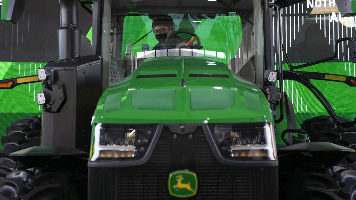 Deere & Co. announces layoffs as company deals with demand slump [Video]