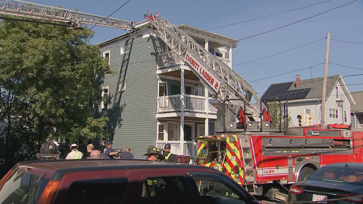 Firefighter rescues girl from burning Everett home after DPW workers spot smoke  Boston 25 News [Video]