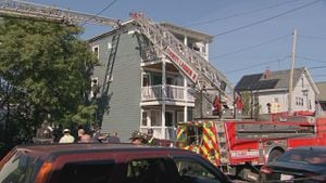 Firefighter rescues girl from burning Everett home after DPW workers spot smoke [Video]