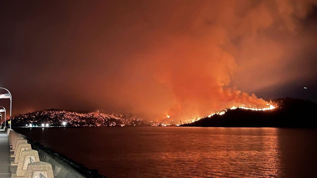 Thousands evacuated in Thompson Fire in Northern California  NBC Los Angeles [Video]