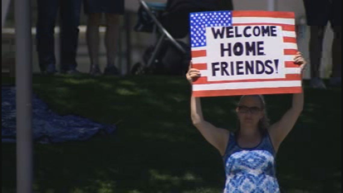 400 new US citizens naturalized at Fourth of July ceremony in Seattle [Video]