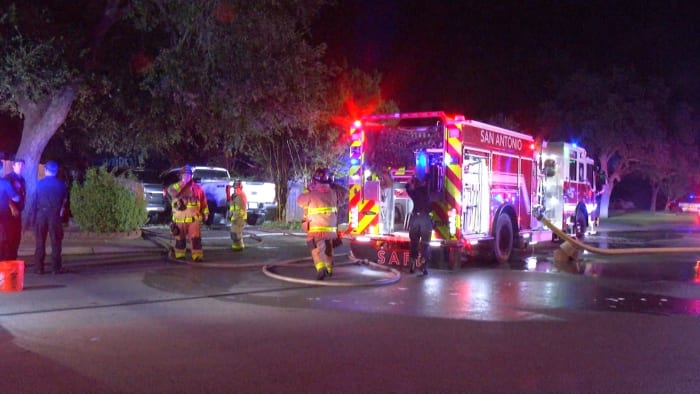 Fire investigators working to determine cause of garage fire at home on far North Side, SAFD says [Video]