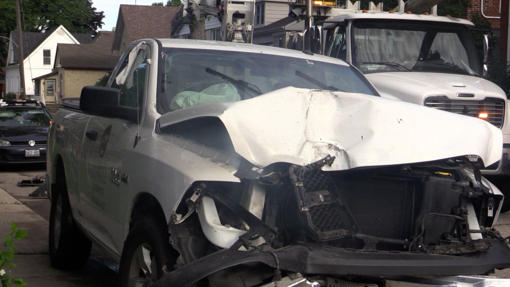 Driver hits hydro pole and flees scene St. Thomas [Video]