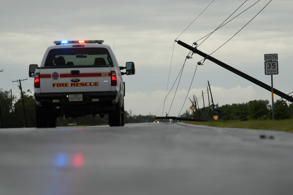 Beryl unleashes high winds and heavy rains, stranding Texas residents [Video]