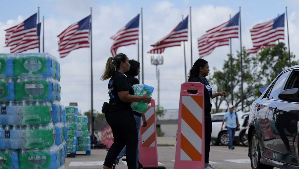 Frustrations mount in the Houston heat after Beryl moves on and leaves millions without power [Video]