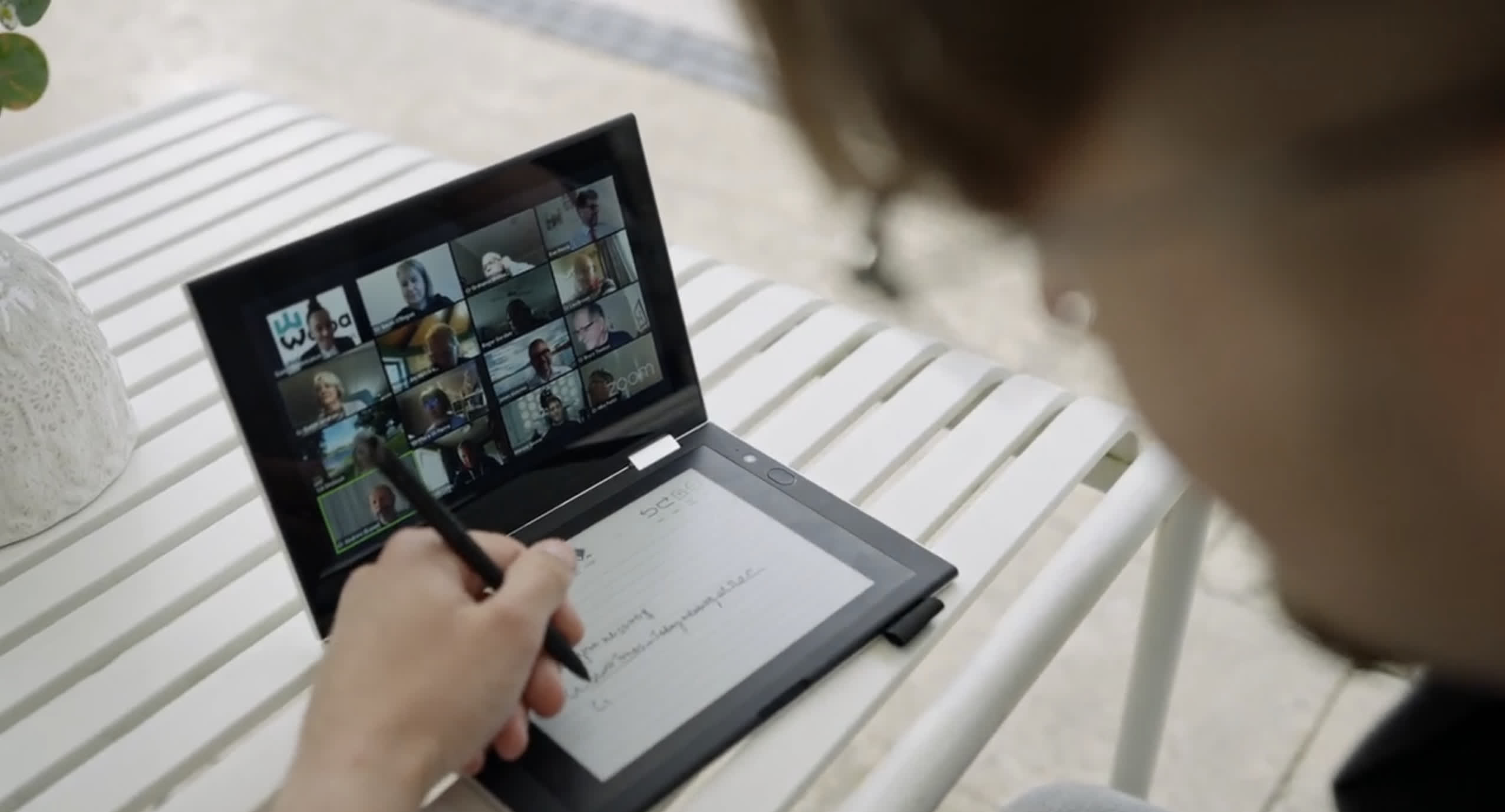 The “OKPad” combines E-Ink and IPS displays in new bargain dual-screen laptop [Video]