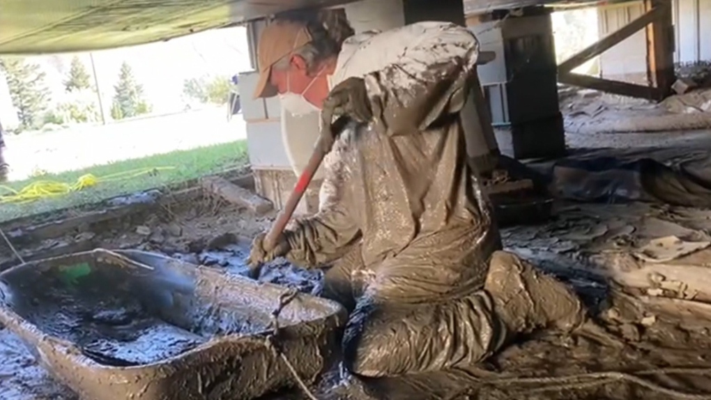 B.C. community gets volunteer support after flash floods [Video]