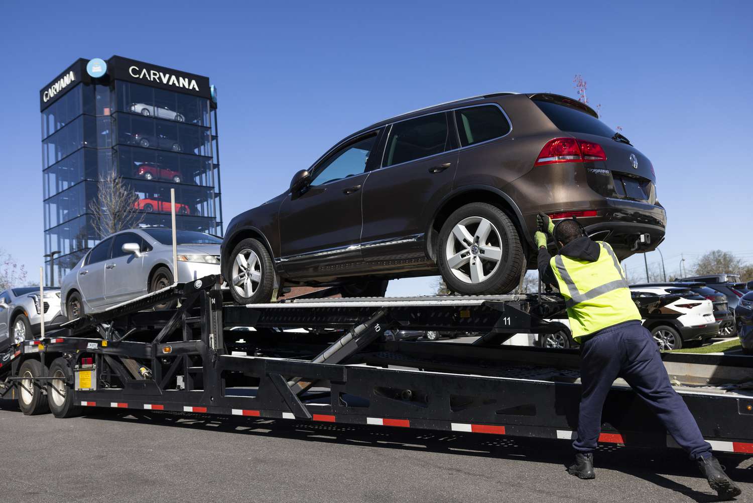 Carvana Stock Rises After Needham Upgrade, New EV Shopping Features [Video]